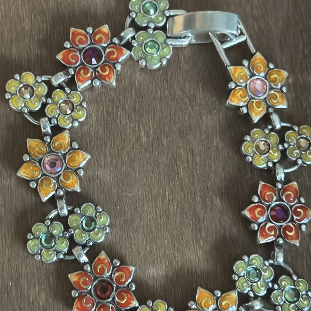 Bright multi colored flower bracelet - Picture 3 of 5